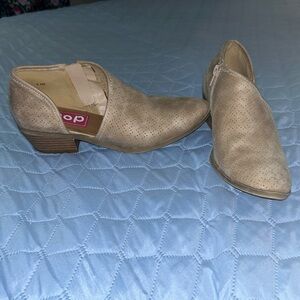 Nude booties LAST CHANCE BEFORE ITS DONATED